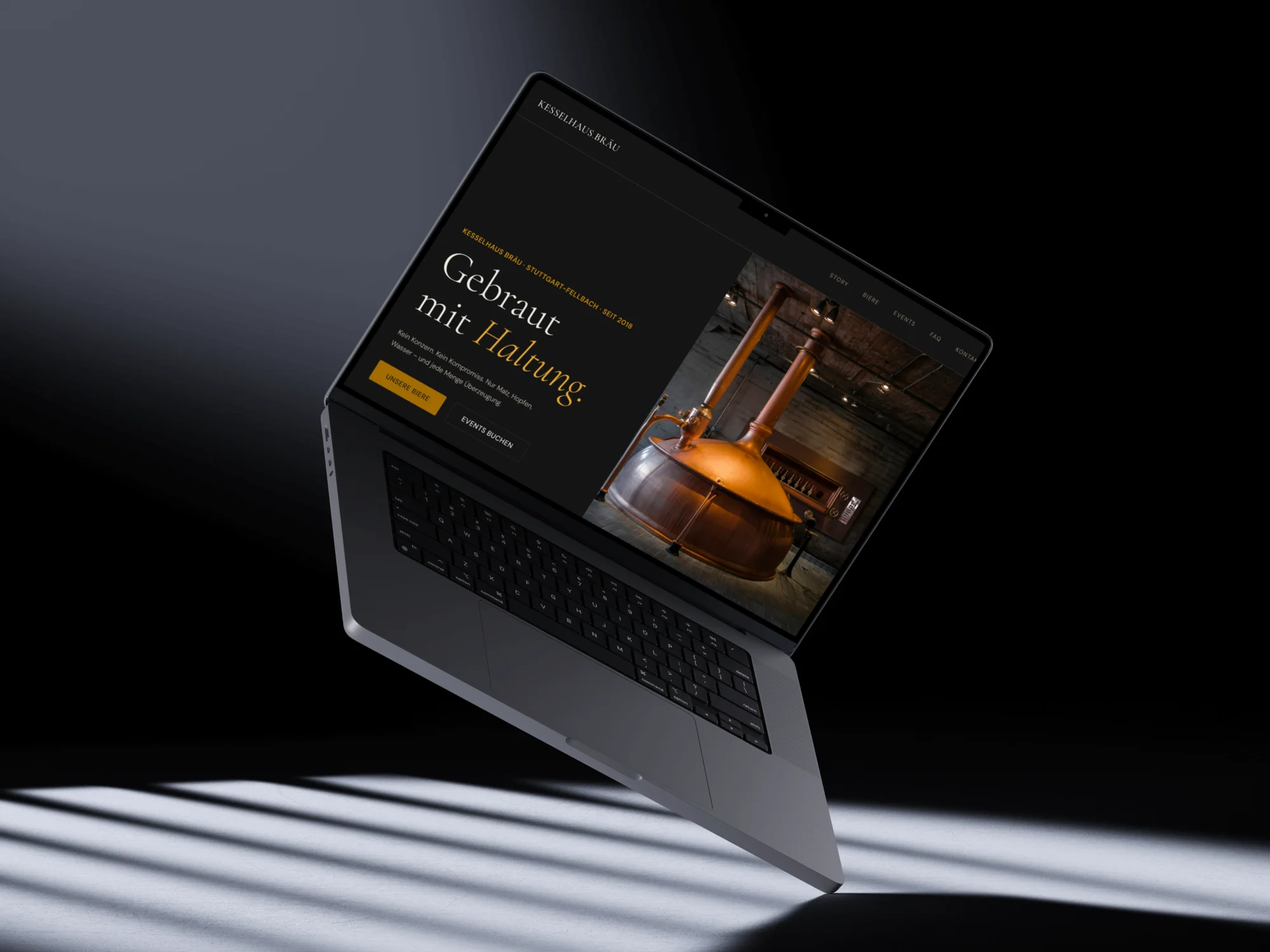 Kesselhaus-Bräu-Website auf MacBook: Hero-Sektion mit dunklem Farbklima